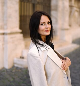 Олена Ліпська